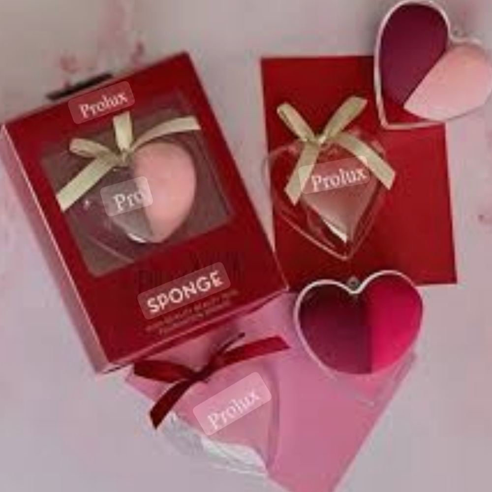 Heart-Shaped Makeup Sponge Set - Pink and Red
